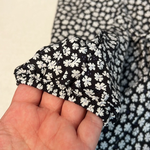 REFORMATION BLACK & WHITE FLORAL WRAP DRESS MEDIUM - Picture 7 of 12